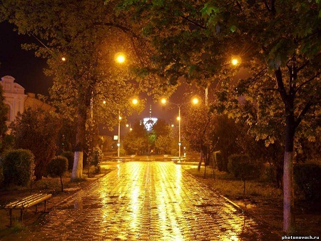 Вечернее небо грозило...