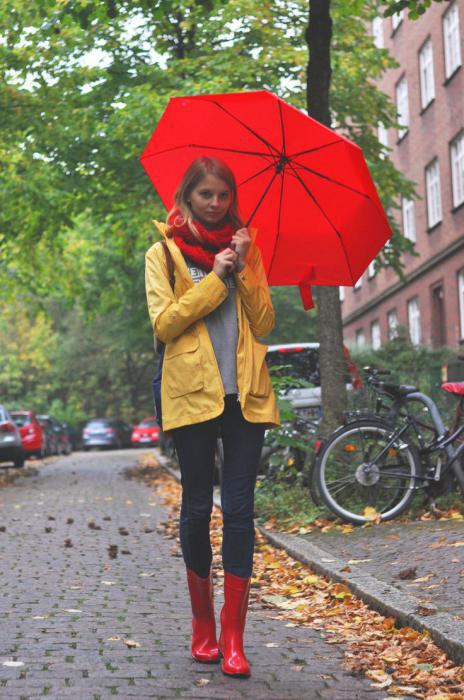 Жёлтый плащ!