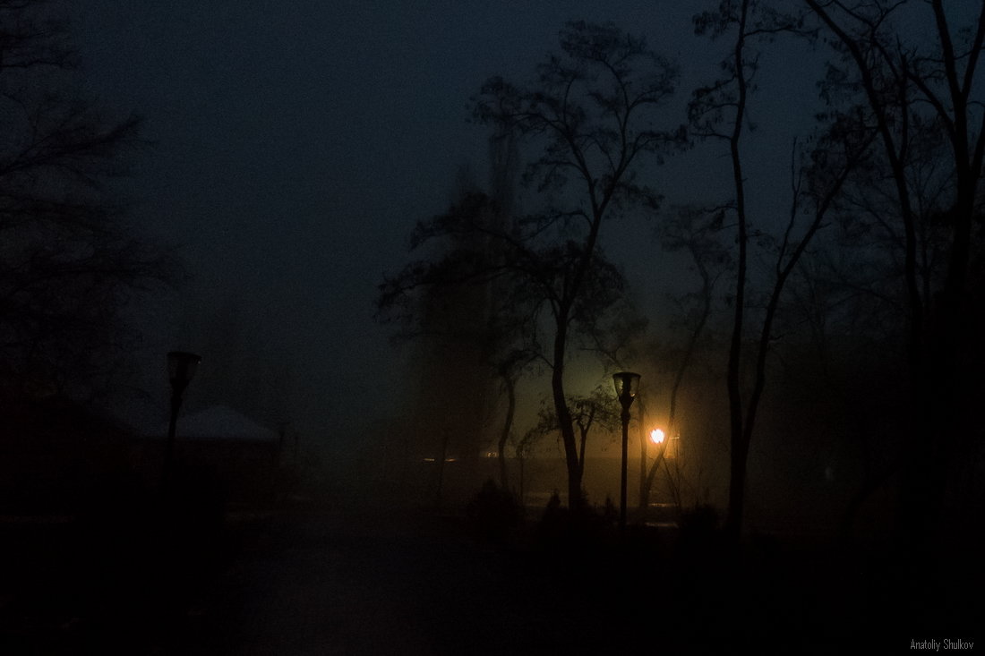 Что - то там огонёчком в ночи