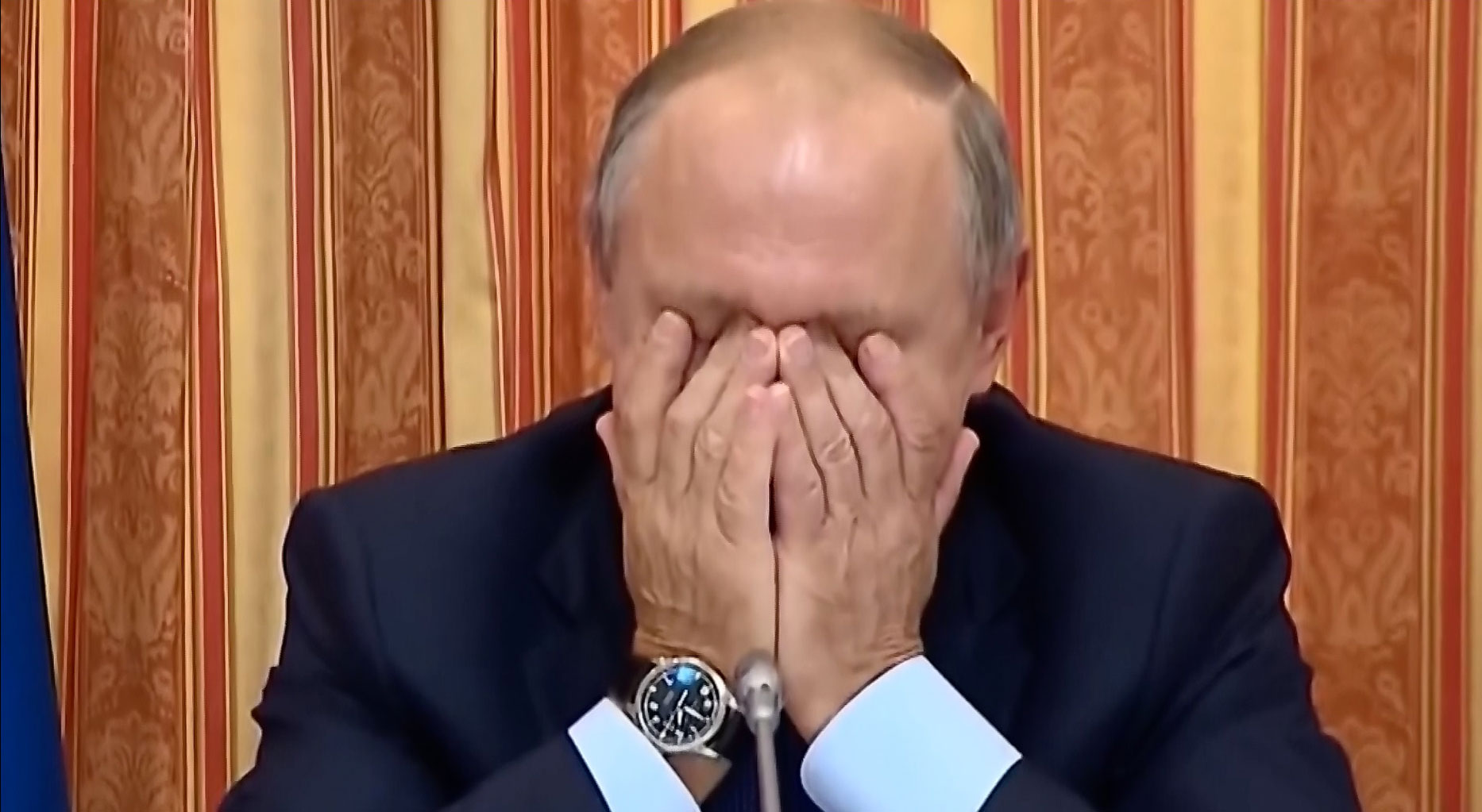 Володя Путин, дай мне орден...