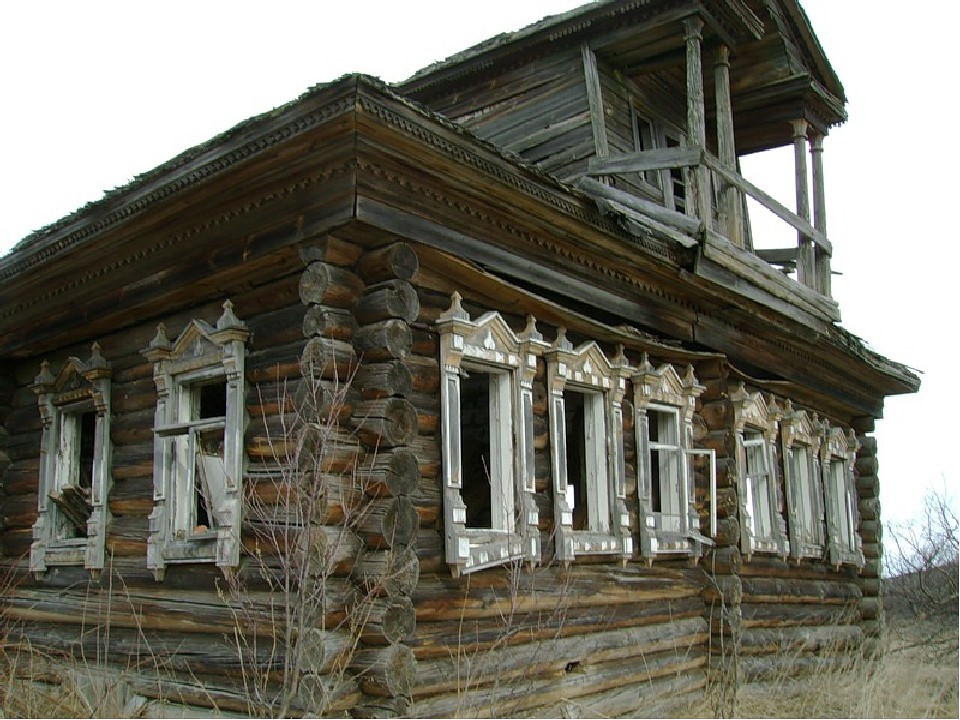 Старый деревянный дом. Старинные деревянные дома. Старые деревянные здания. Заброшенный деревянный дом. Старый деревянный дом.