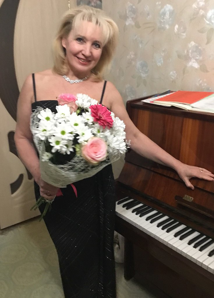 Цветы и клавиши рояля. Посвящение С. Т. 13154