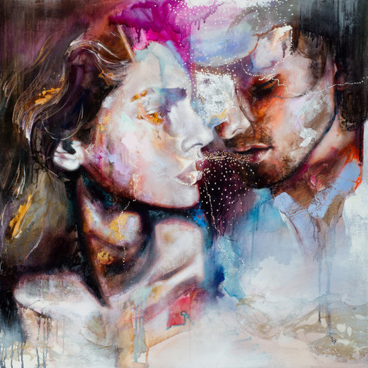 В улыбке тень, перчинкой к остальной приправе..