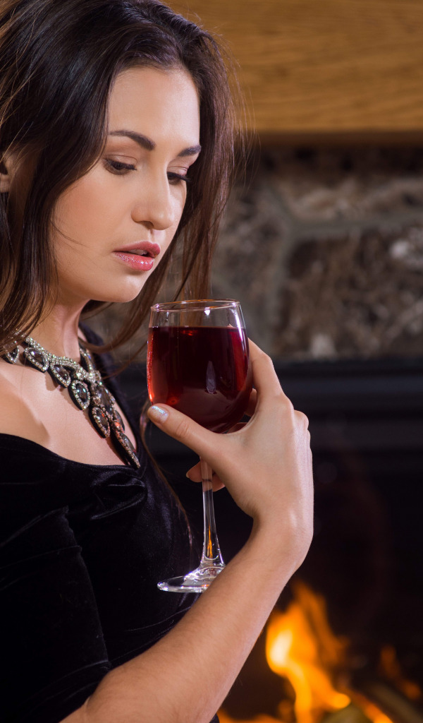 Картинка девушка вино