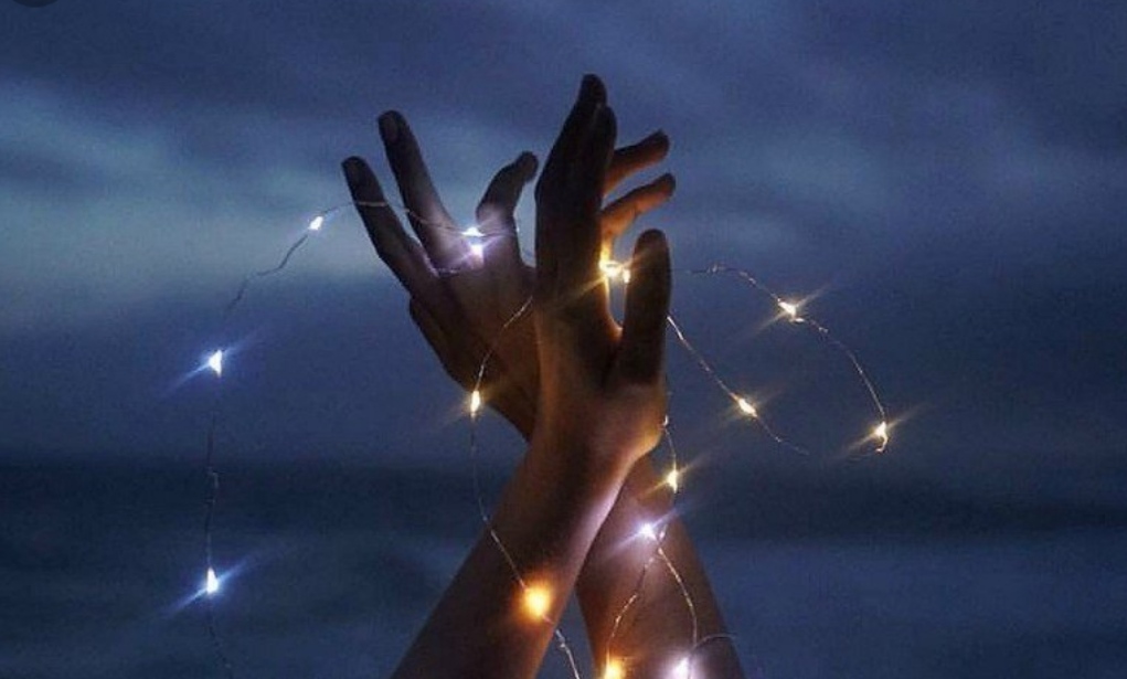 Замирают звуки счастья...