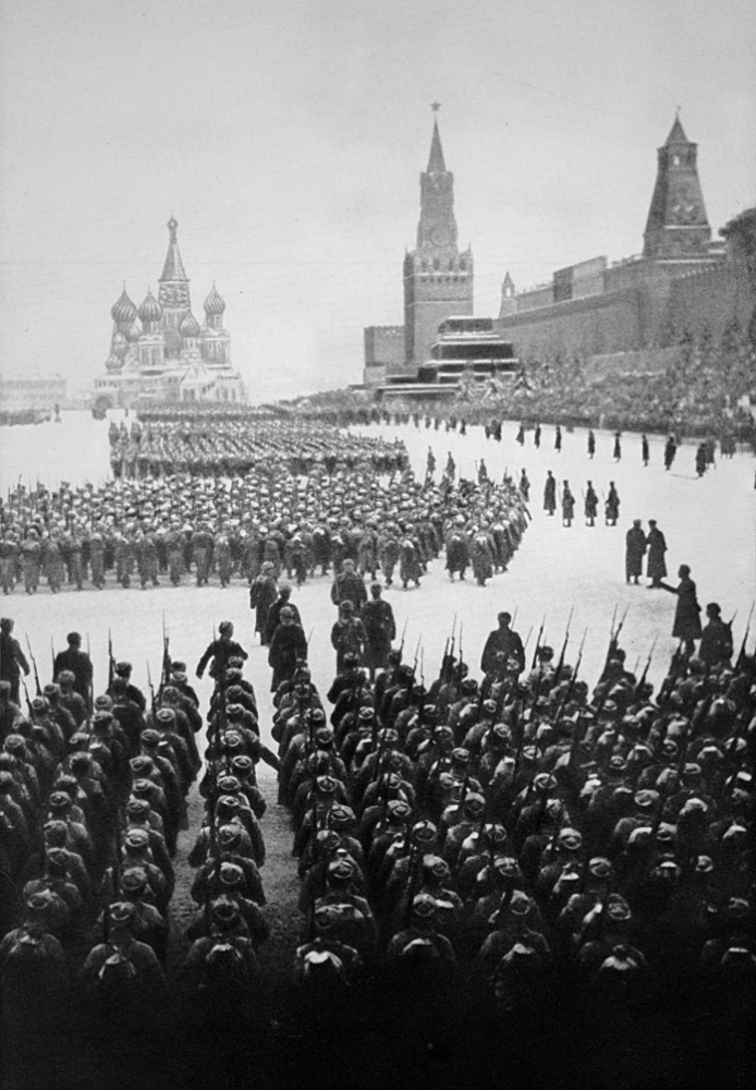 Военный парадом 7 ноября 1941 г принимал. Парад на красной площади 1941 битва за Москву. Парад в Москве 7 ноября 1941. 7 Ноября парад на красной площади 7 ноября 1941. 7 Ноября 1941 года парад на красной площади битва за Москву.