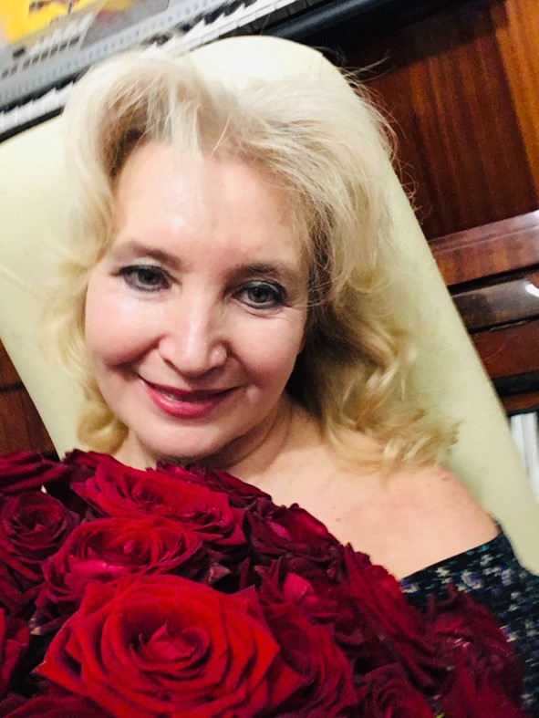 Прекрасной красотой своею. Посвящение С. Т. 13311