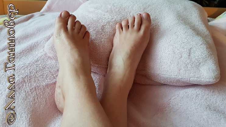 Хрупкая красота маленьких рук и ног...