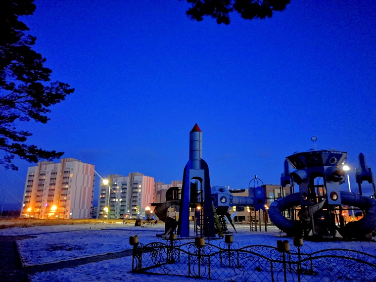 Как в море окунаюсь в этот вечер...