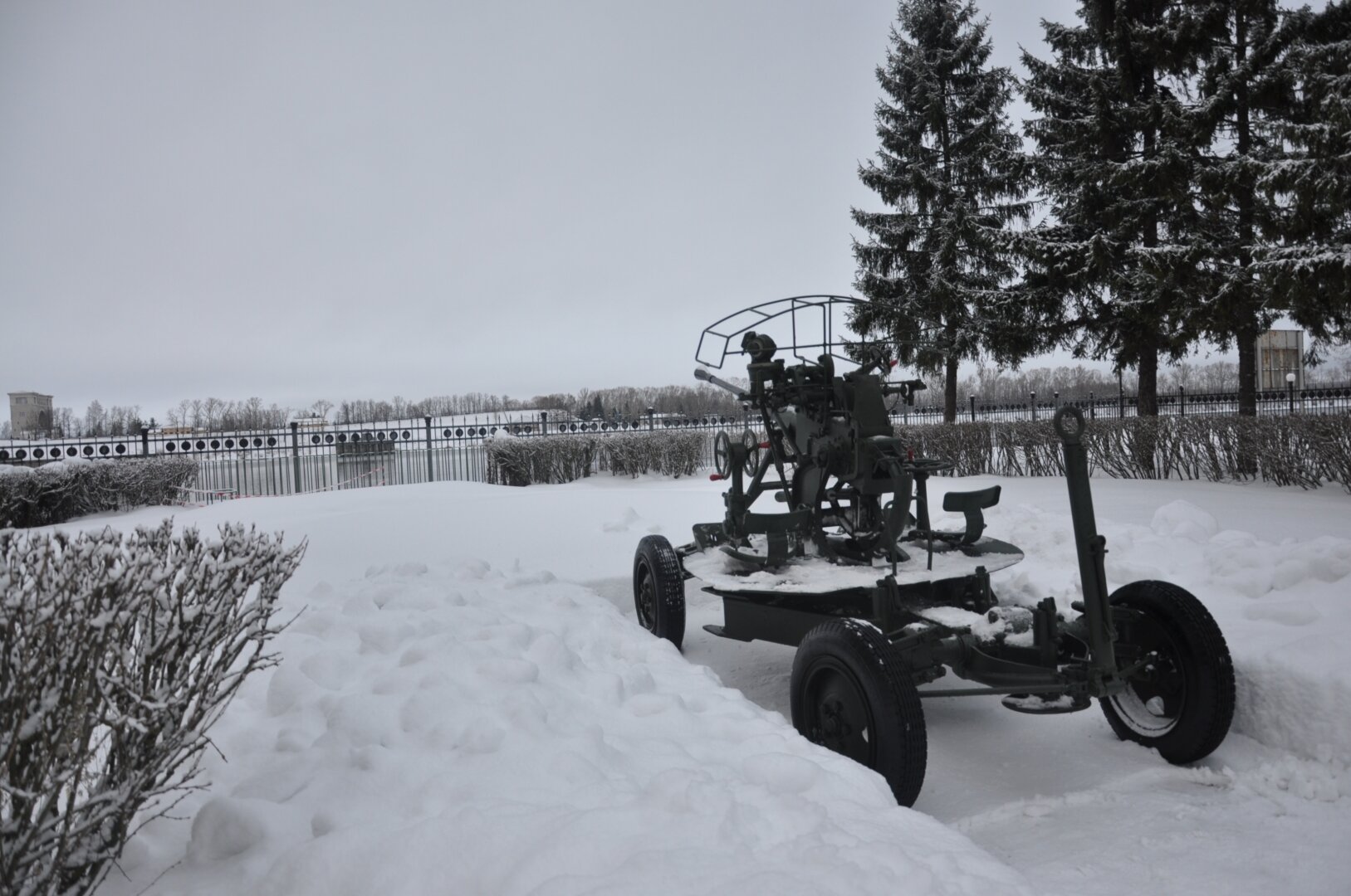 Посвящается девушкам -зенитчицам, г. Углич, 1942 г