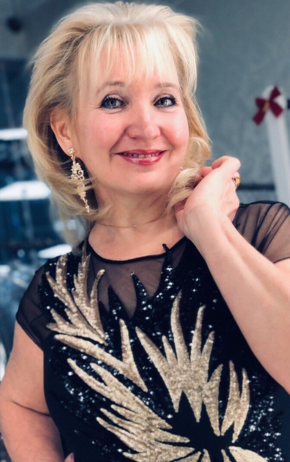 Ты гладишь волосы рукой. Посвящение С. Т. 13554