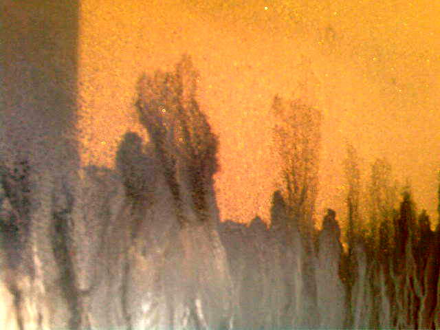 Прикрыт кумач постиранной зари