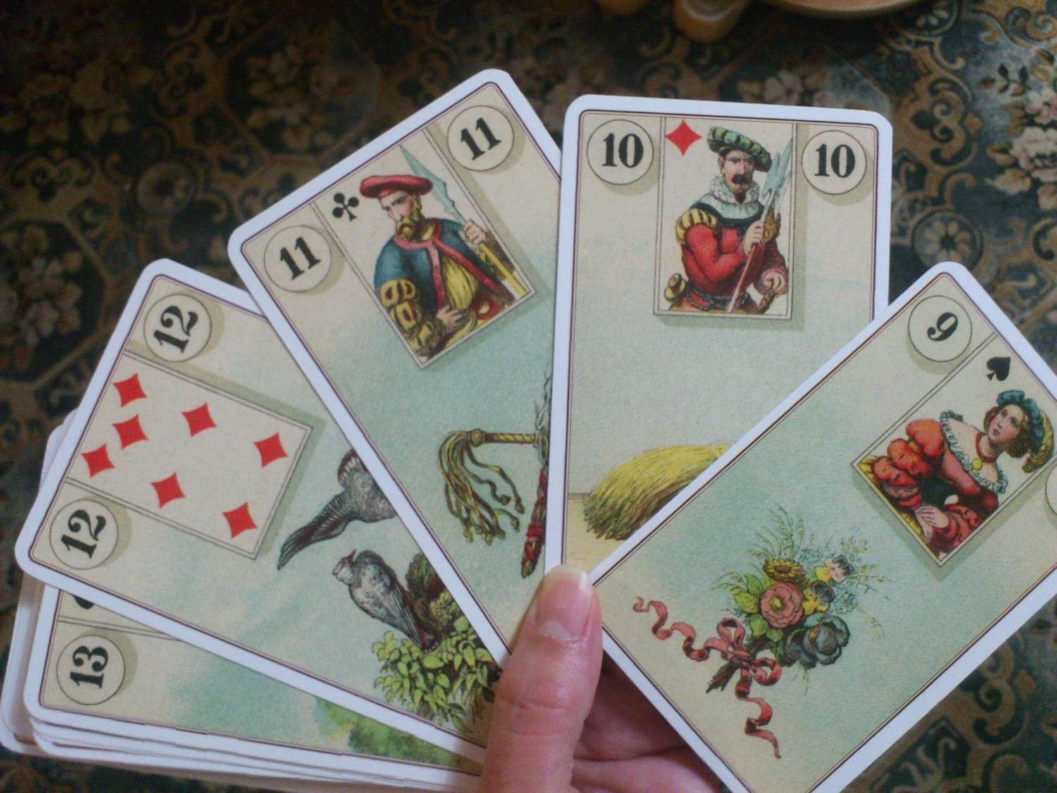 Старая гадалка подарила карты песня 13 карт. Карты Таро Ленорман. Колода Марии Ленорман. Карты Таро Ленорман гадальные. Таро Ленорман цыганские.