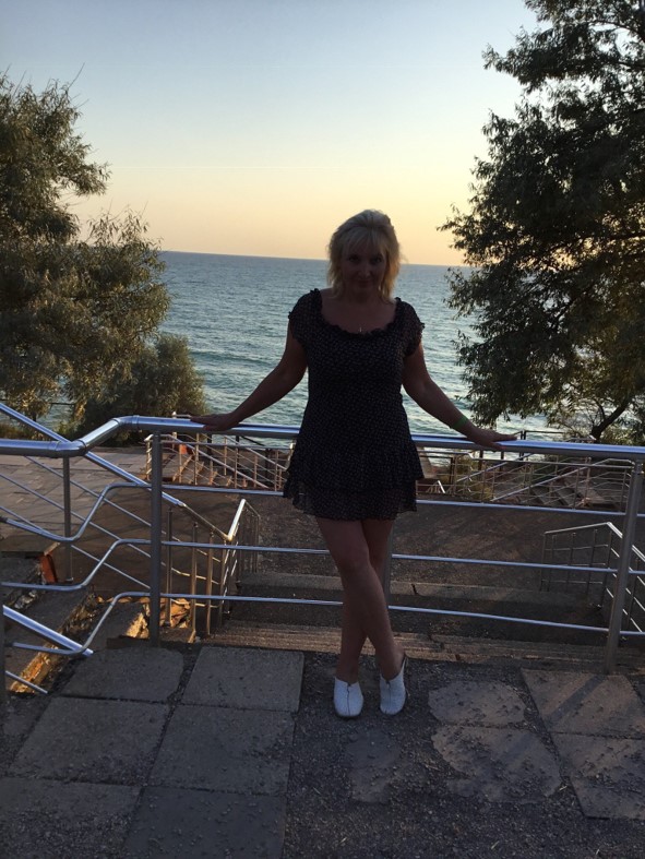 Стоишь у парапета. Посвящение С. Т. 13927