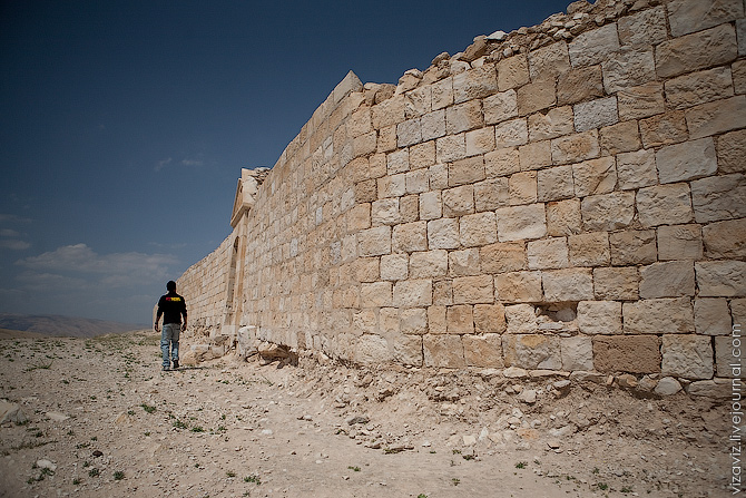 Осада иерихона в древности. Иерихон стены. Иерихон город стены. Стена крепость Иерихон. Древний Иерихон стены.