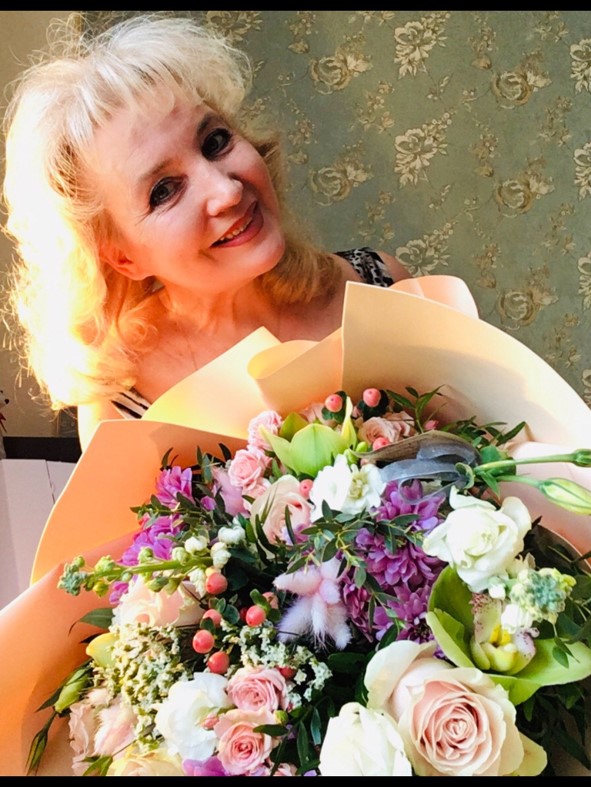 Красотой меня тревожа. Посвящение С. Т. 14084