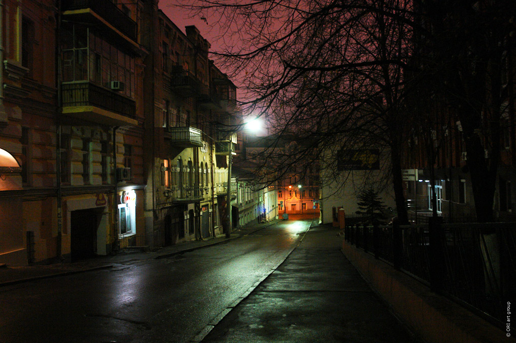 Скинь улицу. Ночная улица. Ночной город улица. Ночные улочки. Темные улицы Москвы.