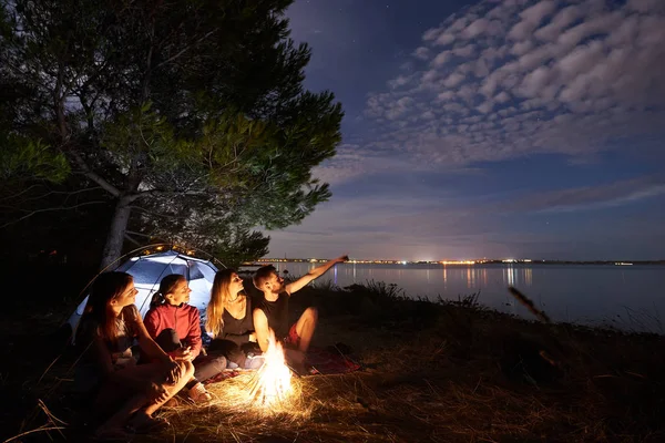 Надо мною облако застыло