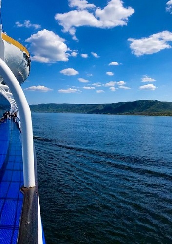 По Волге теплоход