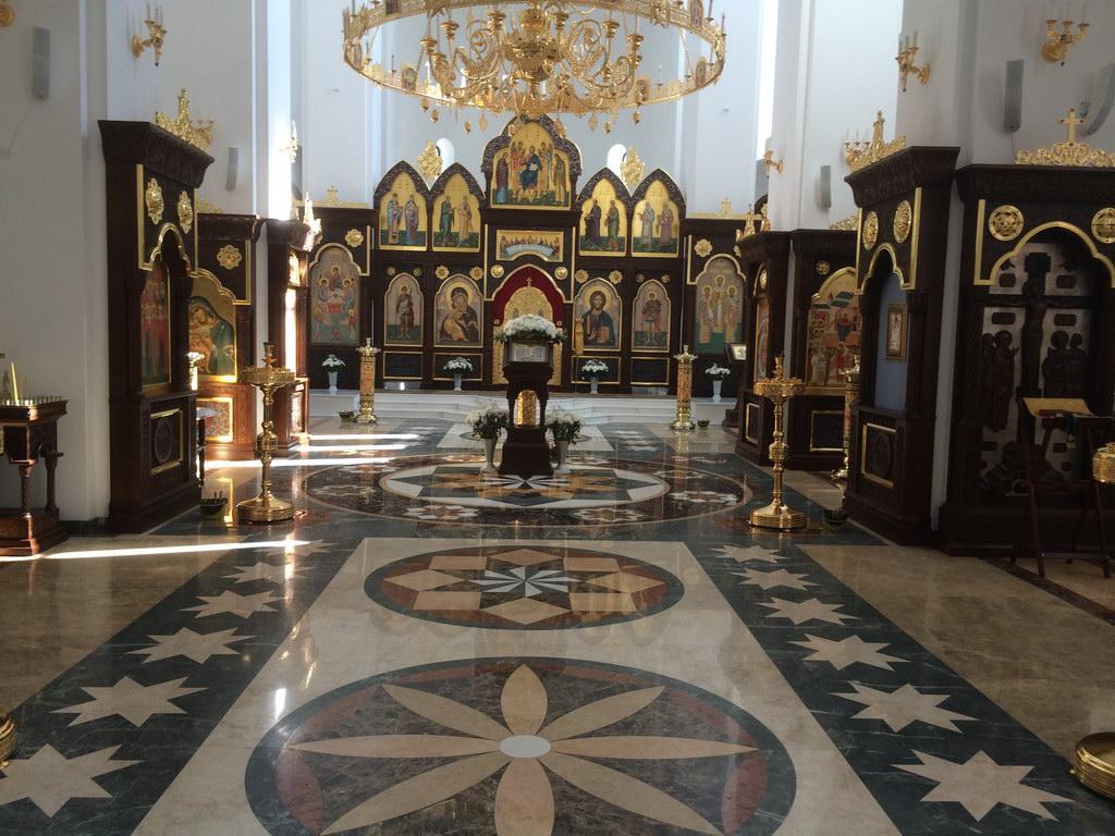 Пол в церкви