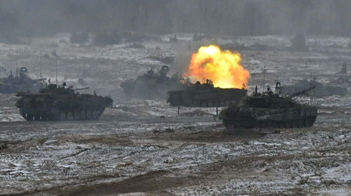 Мы беззащитно за всем наблюдали