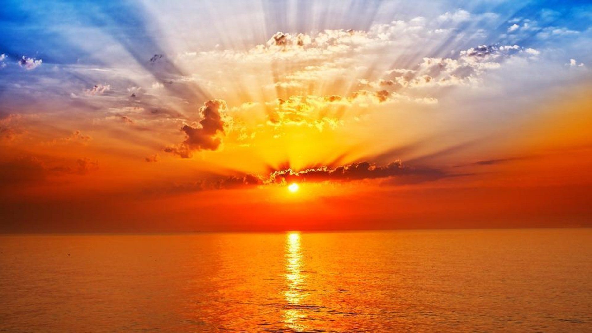 Всходит солнце над землею с каждым днем. Закат солнца. Рассвет на море. Красивый Восход. Красивое солнце.