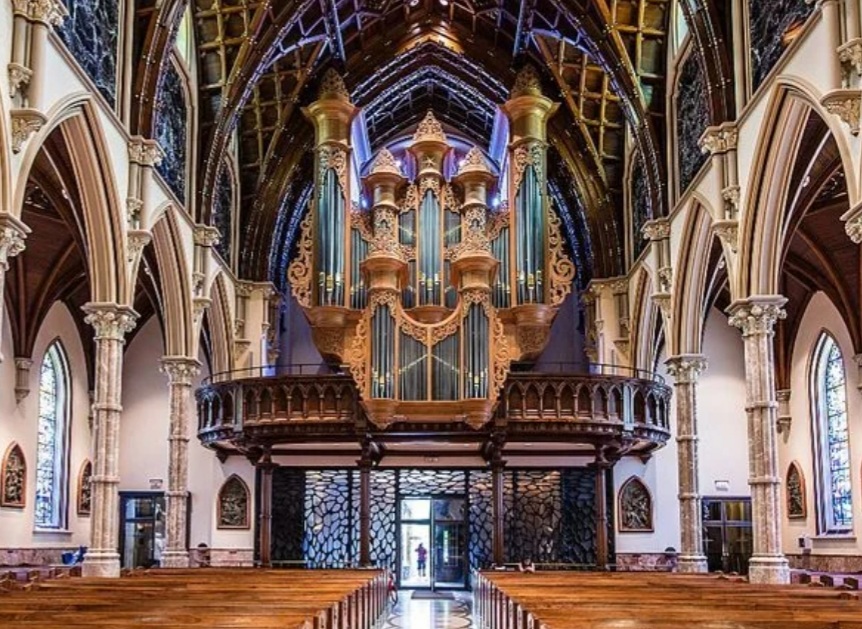 Фото католического храма внутри