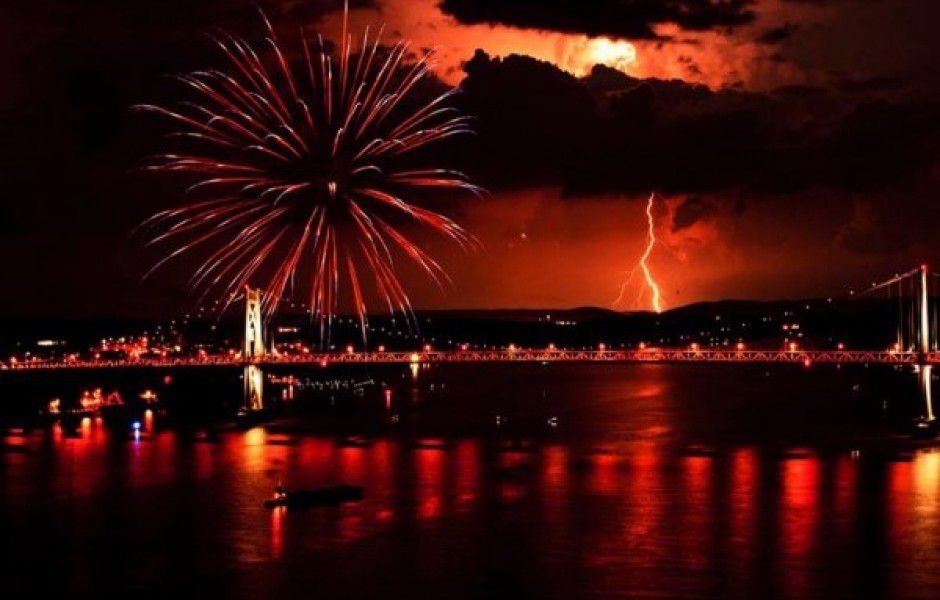 Фейерверки...