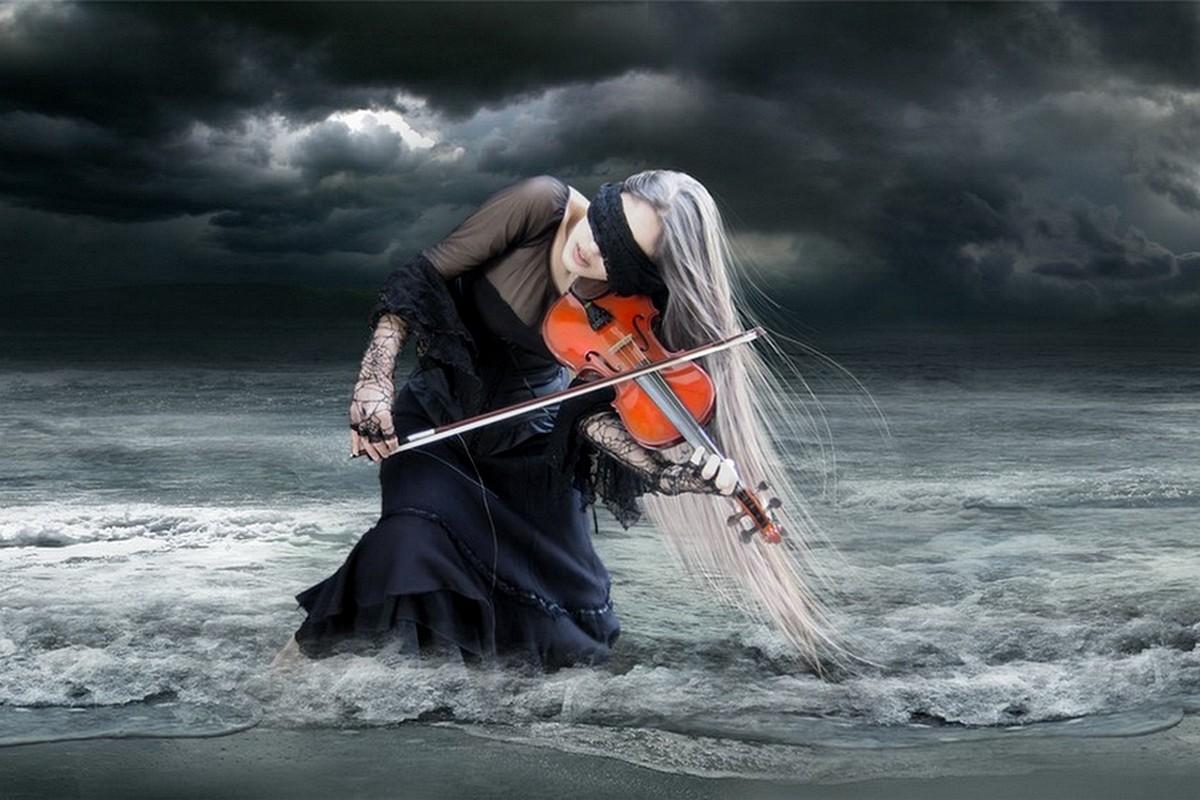 Музыка в современной обработке слушать. Скрипка на берегу моря. Девушка со скрипкой на берегу моря. Фотосессия со скрипкой. Девушка скрипка море.