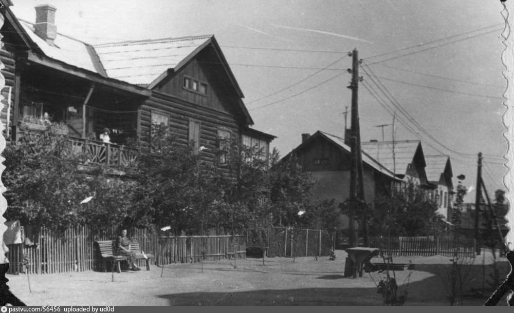 Москва бревенчатых домишек...