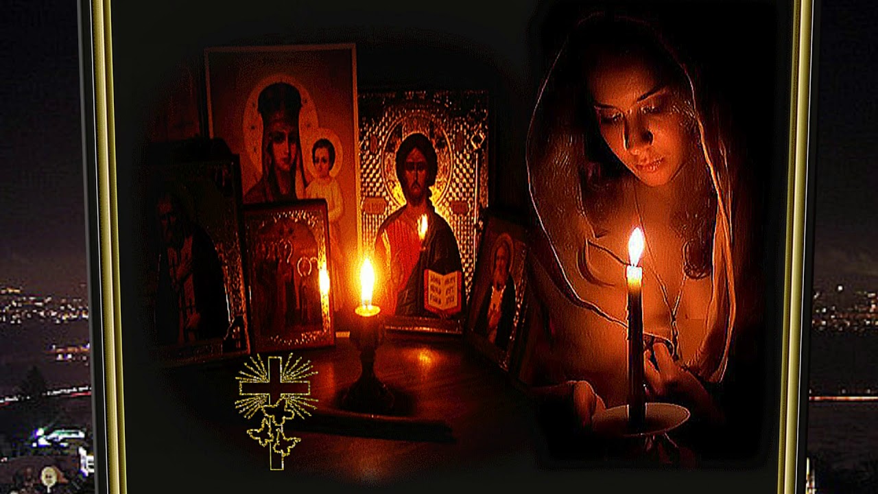 Покойник просит прощения. Перед иконой. Икона и свеча. Горящие свечи в храме. Свеча у иконы в храме.