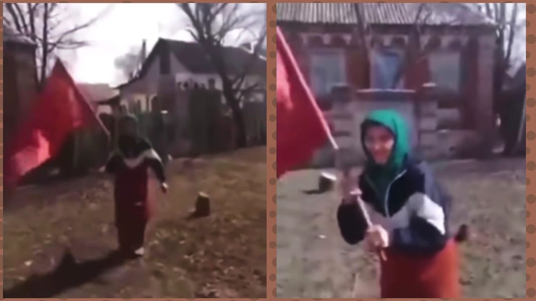 Бабушка с украины жива. Бабуля с флагом. Бабушка с красным знаменем. Старушка с красным флагом. Бабка с красным знаменем на Украине.