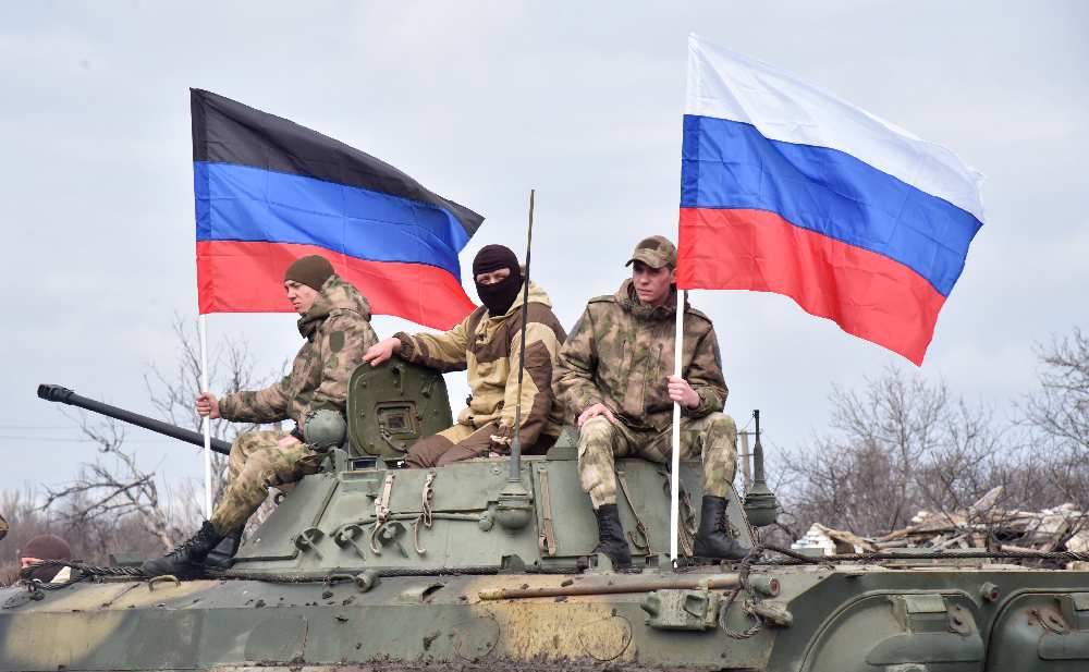 Салют в днр. Народ донбасса. Донецк российский флаг. Салют российский флаг. Донецко российские отношения.