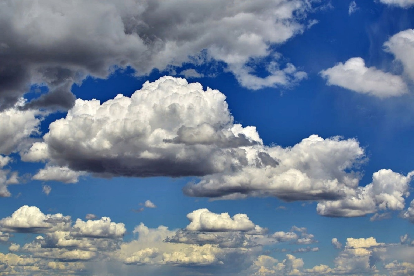 Mos clouds. Кучевые (Cumulus, cu). Кучевые Кучевые облака. Кумулус хумулюс облака. Кучевые средние облака Cumulus mediocris.