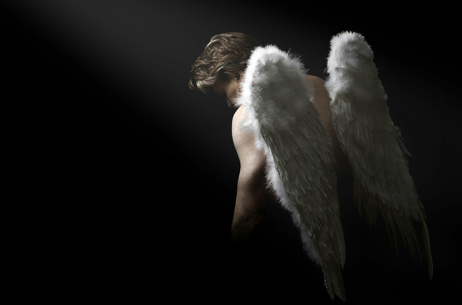 Ангел мужчина спиной. Ангел мужчина. Ангел с крыльями. Мужчина с крыльями. Парень с крыльями.