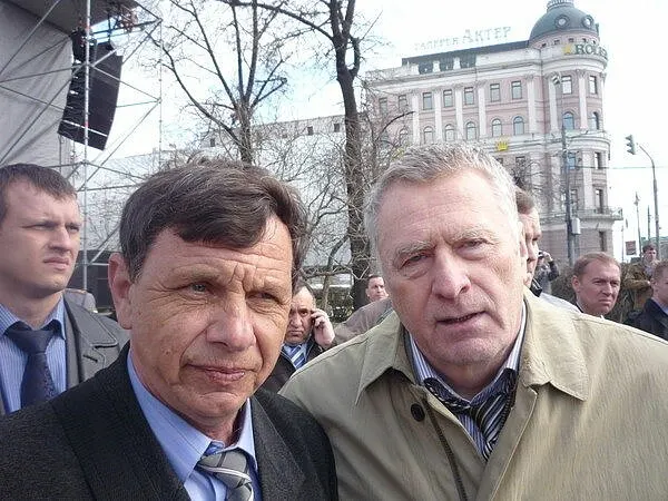 Шагает Путин по весне...