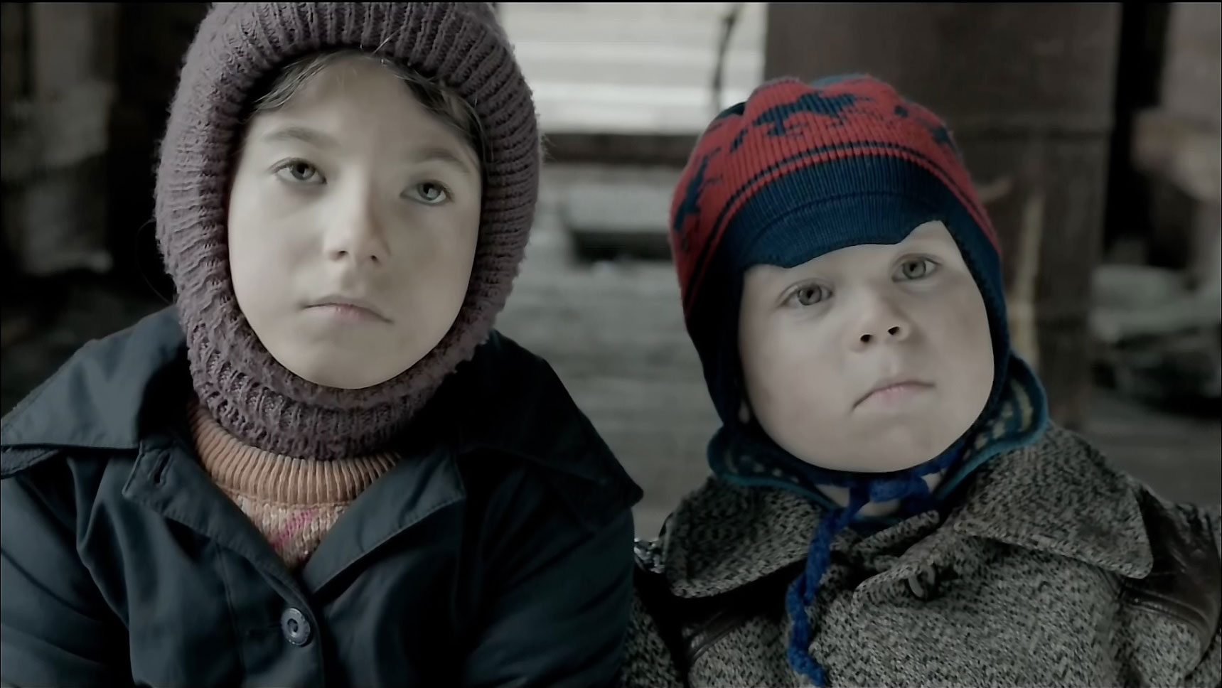 Дождь по стеклам барабанит