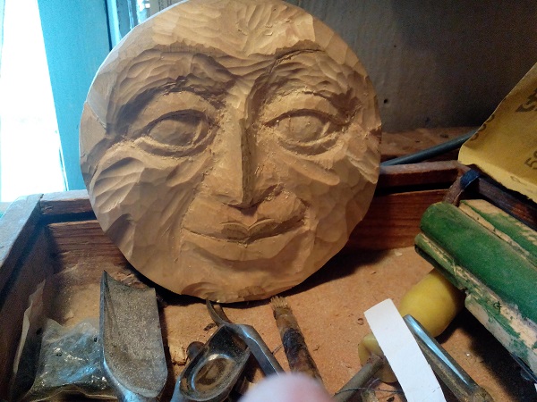 Долото сверкает жалом