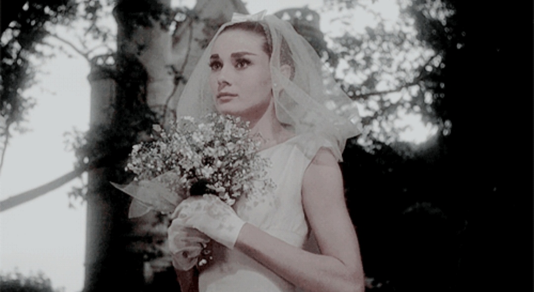 Стояла невеста у ЗАГСа