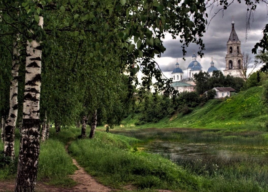 Храм с березой