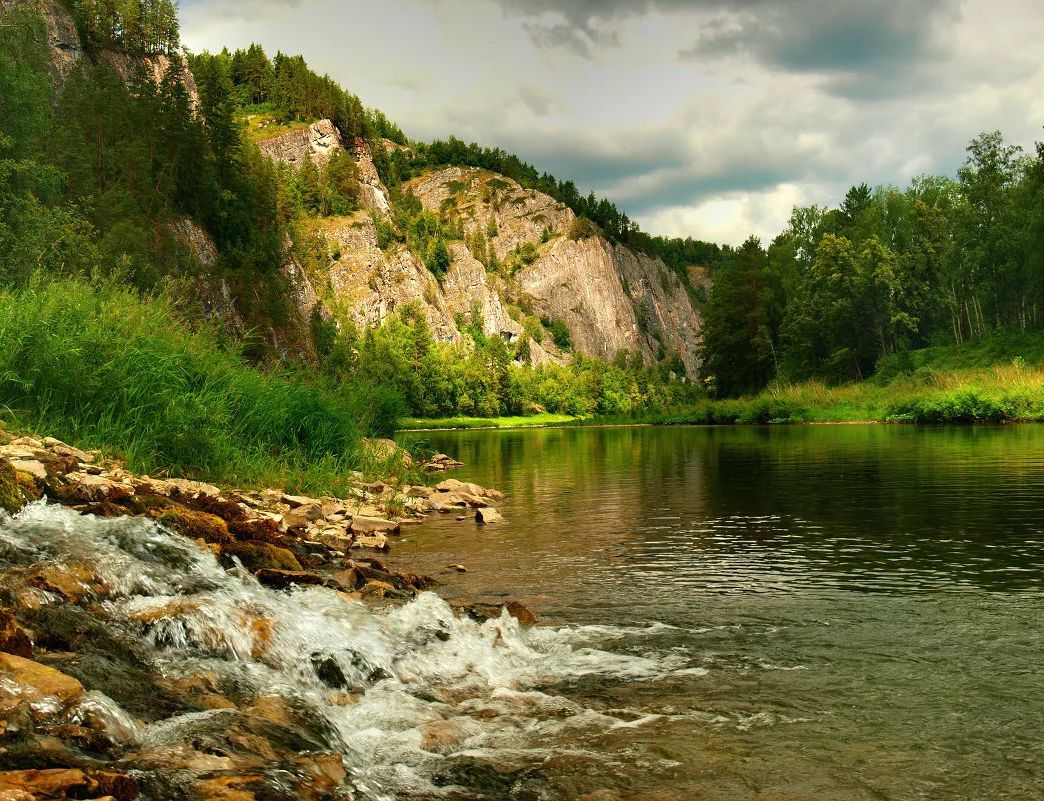 Берег реки белой