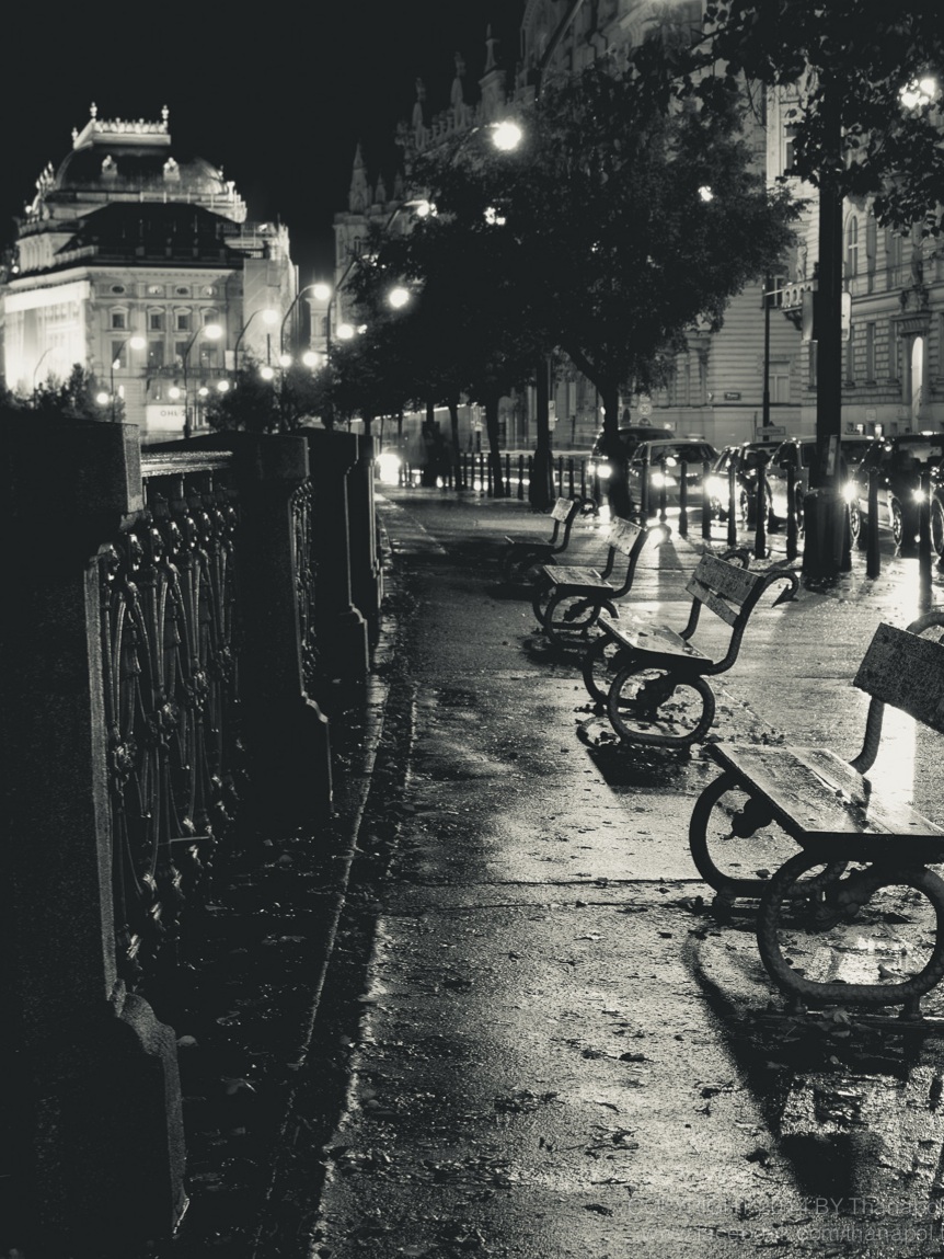 2 июня ночью. Мокрая улица. Влажная улица. Фото Невского июнь ночью черно-белое. Ночь тихою походкой вошла, стихи.