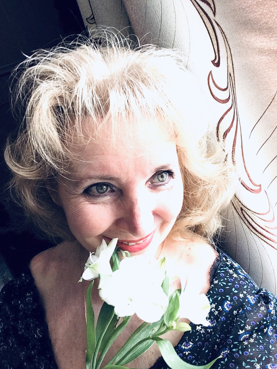 Ты улыбаешься. Посвящение С. Т. 14881