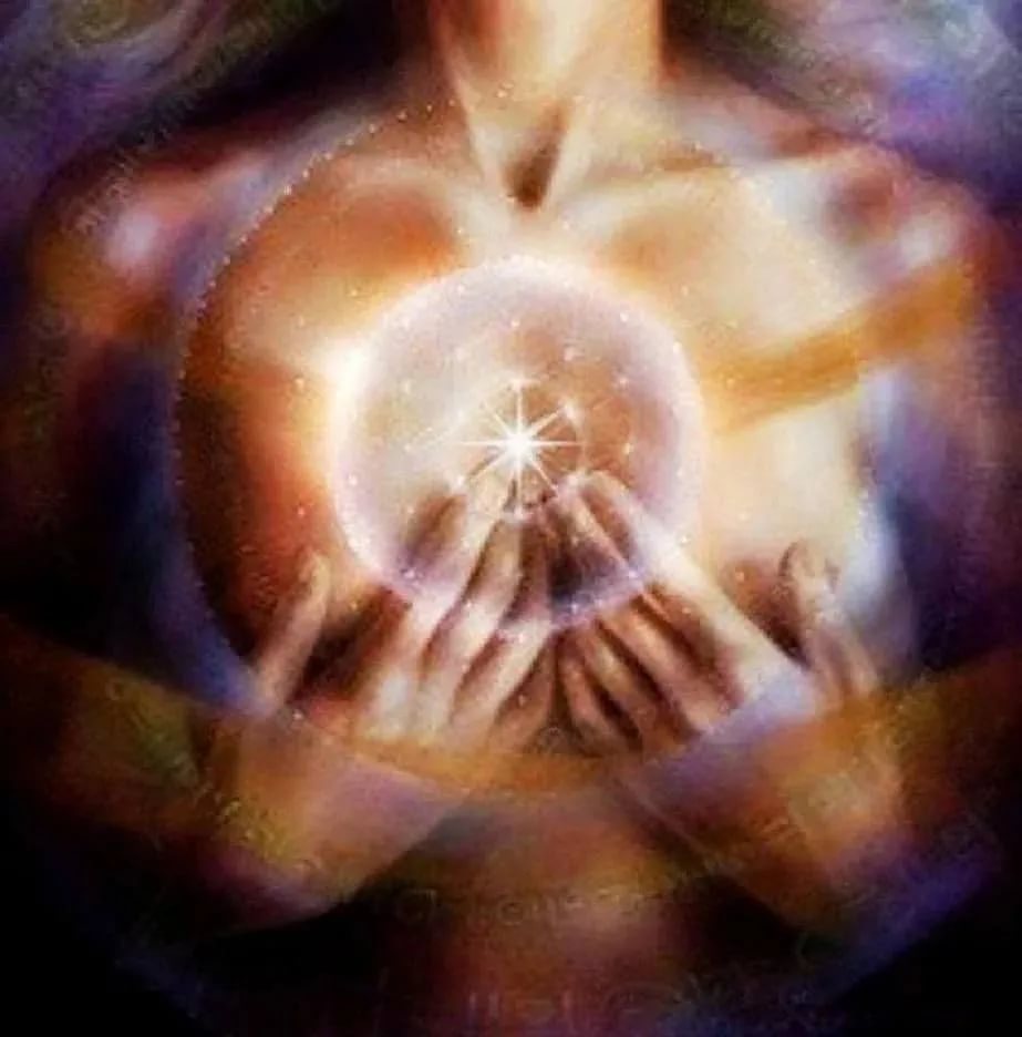 Обжигая собой мою грудь