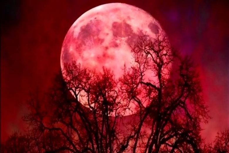 Клубничная луна