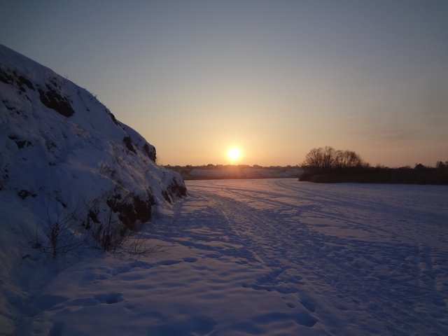 День уходит, в пропасть провалившись!