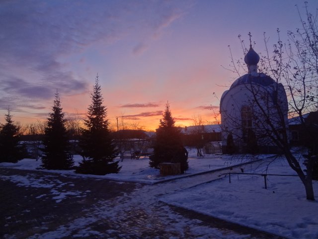 Шагает Молох, поглощая души смертных