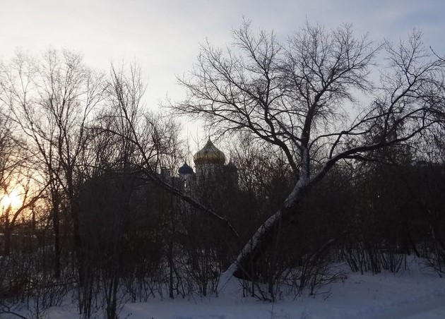 А впереди пред нами шумный город