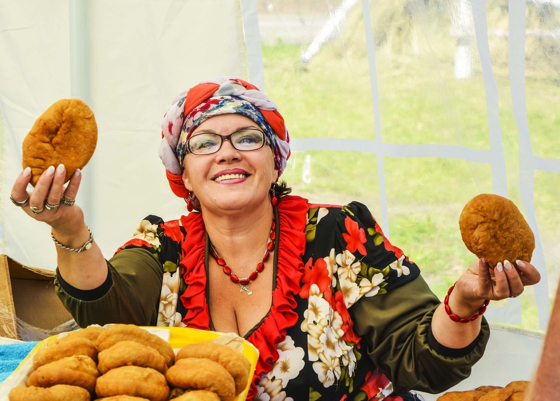 Продавщица беляшей