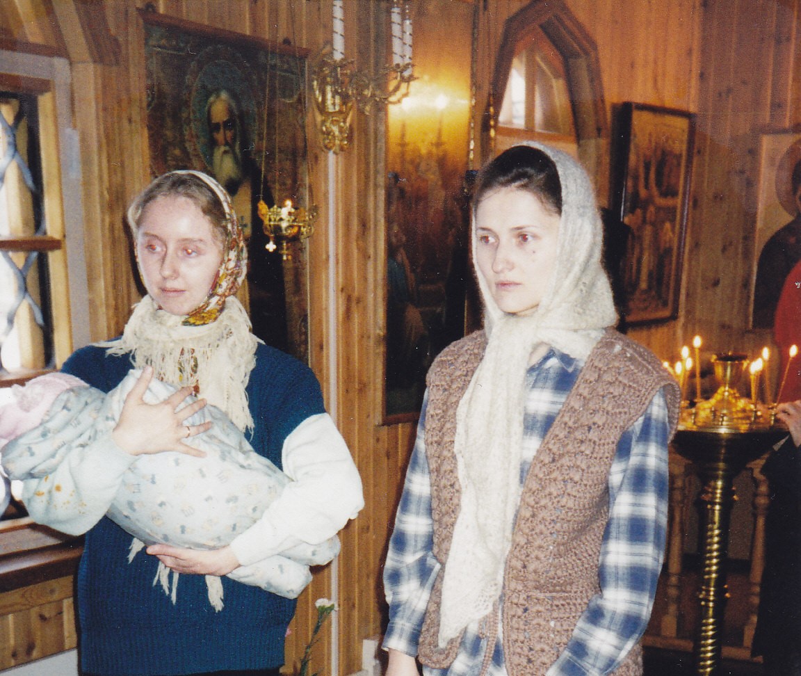 Мила шла-шла-шла, Мила платье нашла